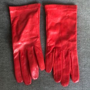 Carolina Amato gloves
